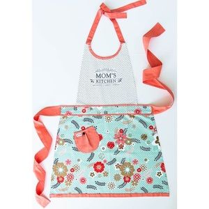 LAST CHANCE 🎁 Mom’s Kitchen Apron AS IS